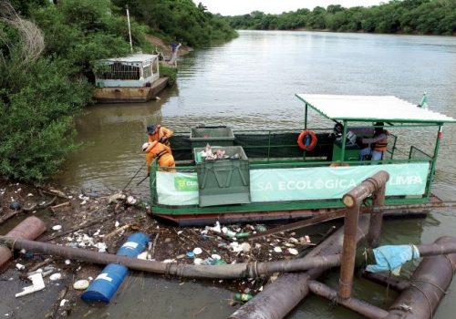 Limpurb desmente fake news sobre paralisação do serviço de coleta fluvial no Rio Cuiabá